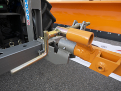 aratro singolo con ruotino per trattore tipo goldoni o carraro mod dp 20