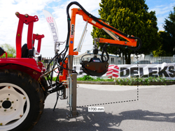 gru forestale idraulica con pinza per legna montata su trattore mod crab 3000