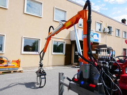 gru forestale idraulica con pinza per legna montata su trattore mod crab 3000