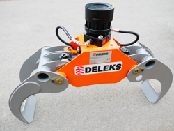 pinza forestale da 10qli per legna con rotore flangiato per attacco rapido mod dk 11c gr 30ff