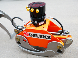 pinza forestale da 10qli per legna con rotore flangiato per attacco rapido mod dk 11c gr 30ff