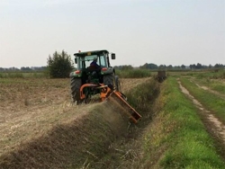 trincia argini a bandiera per trattore serie pesante 160cm di taglio moltiplicatore esterno mod alce 160