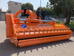 trinciatrice serie pesante spostabile universale a mazze per trattore toro 200