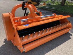trinciatrice serie pesante spostabile universale a mazze per trattore toro 200
