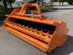 trinciatrice serie pesante spostabile universale a mazze per trattore toro 200