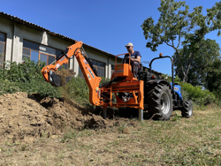 retroescavatore universale portato con benna per trattore agricolo mod drs 2000t