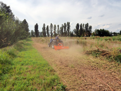 trinciaerba e sarmenti spostabile a mazze per trattore mod tigre 200