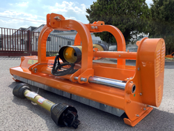 trinciatrice a mazze con spostamento idraulico per trattrice mod grizzly 180