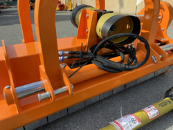 trinciatrice a mazze con spostamento idraulico per trattrice mod grizzly 180