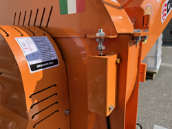 biotrituratore a scoppio con motore produzione di cippato mod dk 900 bs