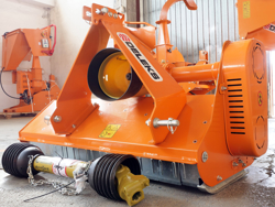 trincia a mazze per trattore 140cm di taglio serie leggera per erba e vigneto mod lince 140