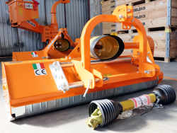 trincia per trattore tipo kubota carraro spostabile e taglio da 100cm a mazze o coltelli mod lince sp100