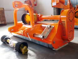 trincia per trattore tipo kubota carraro spostabile e taglio da 100cm a mazze o coltelli mod lince sp100