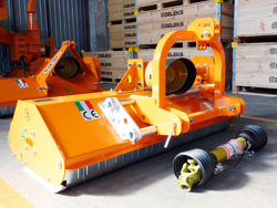 trincia per trattore tipo kubota carraro spostabile e taglio da 100cm a mazze o coltelli mod lince sp100