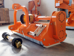 trincia trinciasarmenti spostabile per trattore serie leggera da 140cm di taglio erba e sarmenti lince sp140