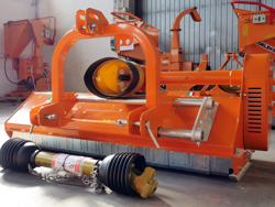 trincia trinciasarmenti spostabile per trattore serie leggera da 140cm di taglio erba e sarmenti lince sp140