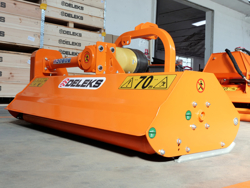 trinciatrice spostabile per trattore 165cm di taglio con mazze per erba e sarmenti mod lince sp165