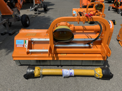 trincia erba e sarmenti a mazze serie media da 140cm di taglio per trattore da frutteto mod leopard 140 sph