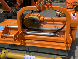 trincia erba e sarmenti a mazze serie media da 140cm di taglio per trattore da frutteto mod leopard 140 sph