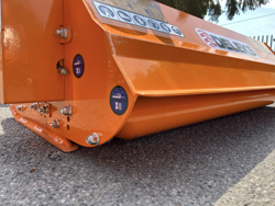 trincia trinciasarmenti spostabile per trattore serie leggera da 140cm di taglio erba e sarmenti lince sp140