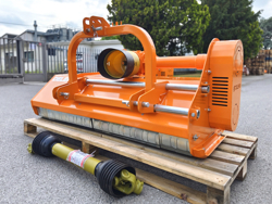 trincia erba e sarmenti a mazze serie media da 160cm di taglio per trattore da frutteto mod lincione 160 sp