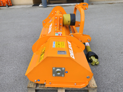 trincia erba e sarmenti a mazze serie media da 160cm di taglio per trattore da frutteto mod lincione 160 sp