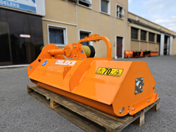 trincia erba e sarmenti a mazze serie media da 160cm di taglio per trattore da frutteto mod lincione 160 sp