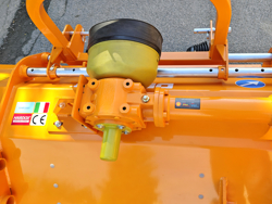trincia erba e sarmenti a mazze reversibile da 160cm di taglio per trattore da frutteto mod lincione 160 sp rev