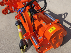 trinciatrice a mazze con spostamento idraulico per trattrice mod cervo 180