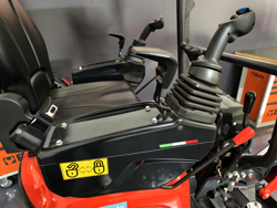 miniescavatore compatto motore kubota s100