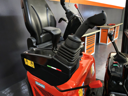 miniescavatore compatto motore kubota s100