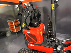 miniescavatore compatto motore kubota s100
