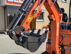 miniescavatore compatto e120