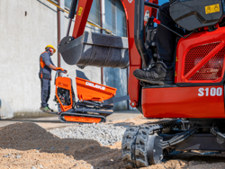 miniescavatore compatto motore kubota s100