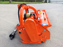 trinciatrice a mazze con spostamento idraulico per trattrice mod cervo 180