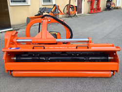 trinciatrice a mazze con spostamento idraulico per trattrice mod cervo 180
