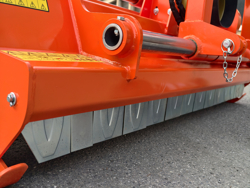 trinciatrice a mazze con spostamento idraulico per trattrice mod cervo 180