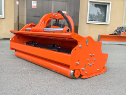 trinciatrice a mazze con spostamento idraulico per trattrice mod cervo 200